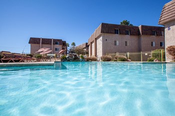 Pool at Toscana Cove Apartments in Phoenix AZ 4-2020